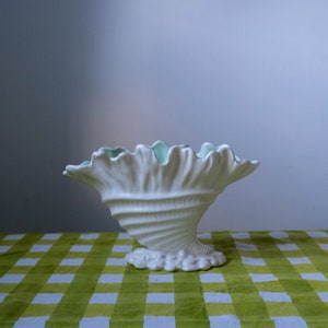 Jarrón vintage Sylvac de concha blanca: decoración de repisa grande