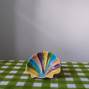 Vintage Rainbow Scallop Shell Dish: Colorful Wall Art