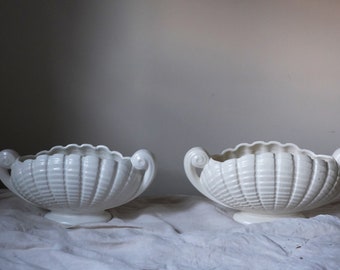 Vintage Shell Mantle Vase: Embossed Decor (32cm)