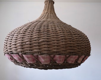 Vintage rotan lichte schaduw coquille, vintage rieten schaduw, Franse rotan schaduw, midcentury schaduw, bloemblaadje lichte schaduw