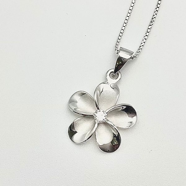 Plumeria Jewelry, Plumeria Necklace, Flower Pendant, Hawaiian Necklace, Hawaiian jewelry, Made In Hawaii, Wahine Puʻuwai kālā Keʻena