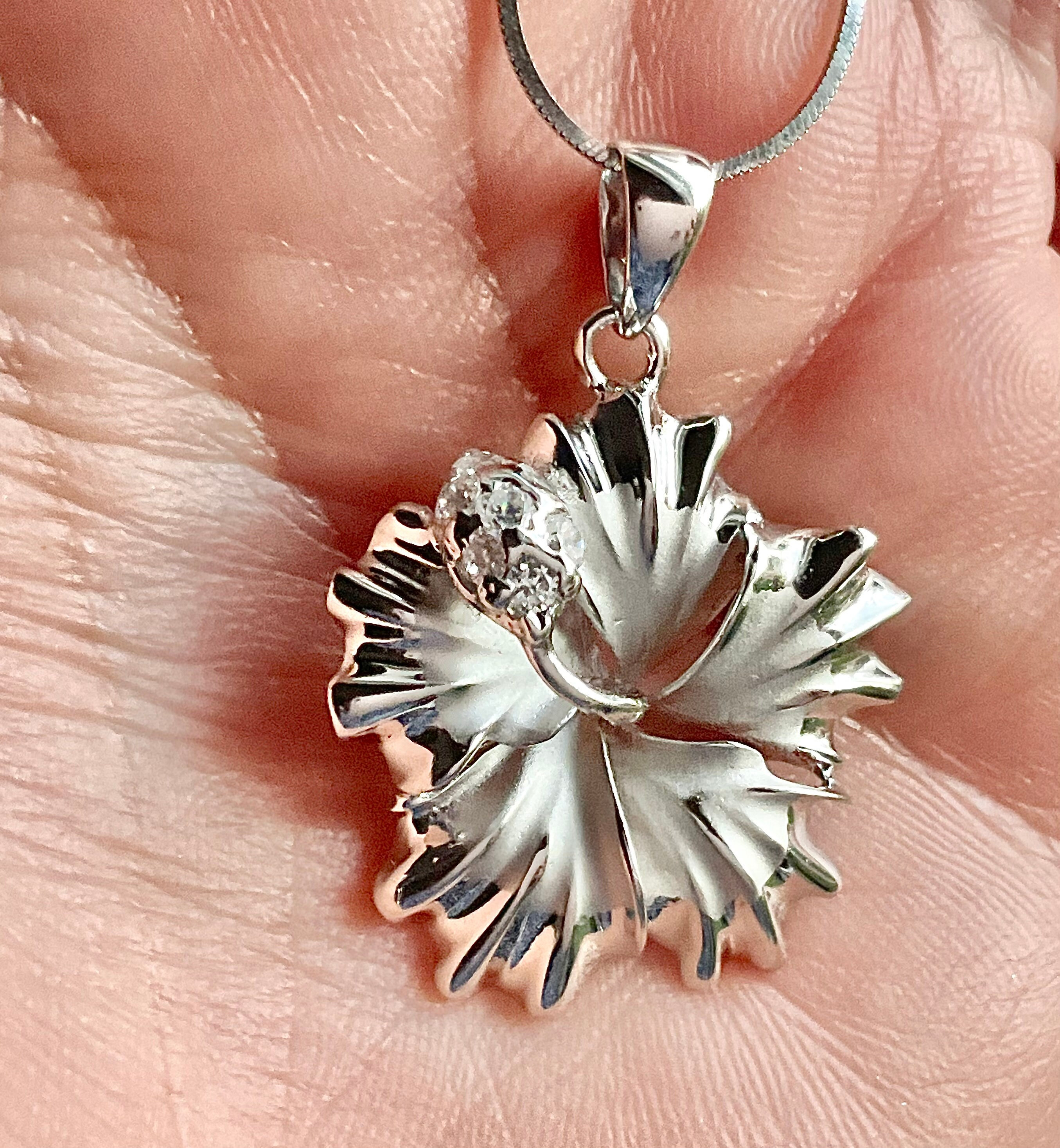 Hawaiian hibiscus outlet flower necklace