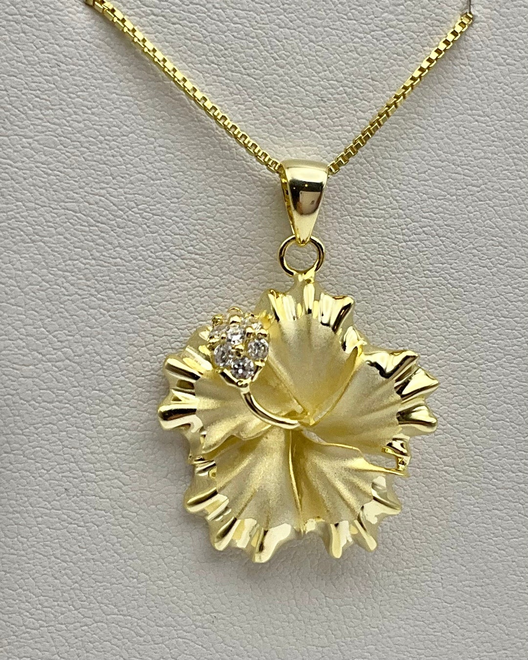 Gold hibiscus necklace Clearance