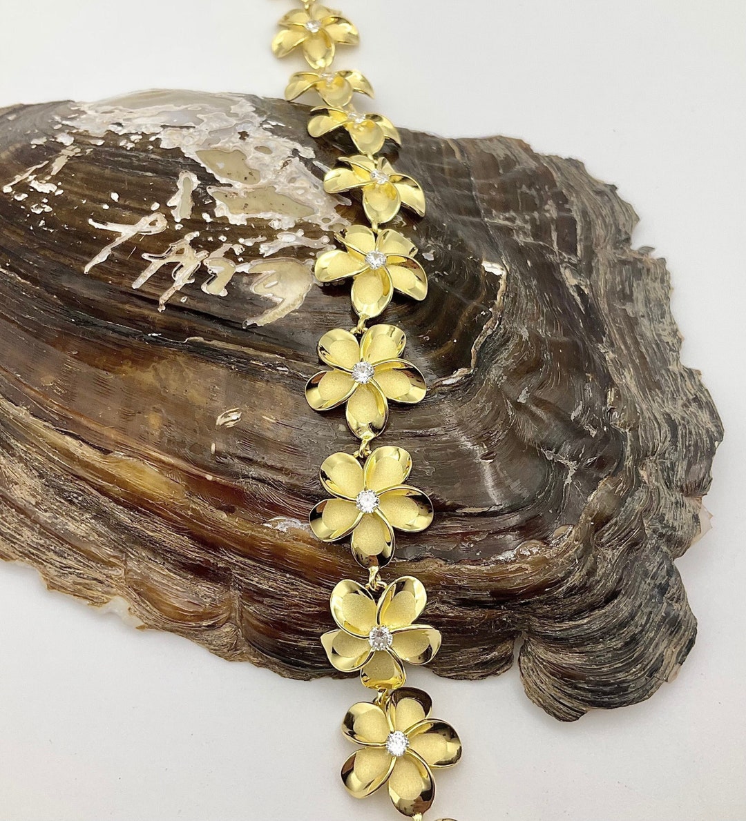 Anello Fiore In Oro Bianco E Diamanti Davite &amp; Delucchi - Gioielleria Amadori