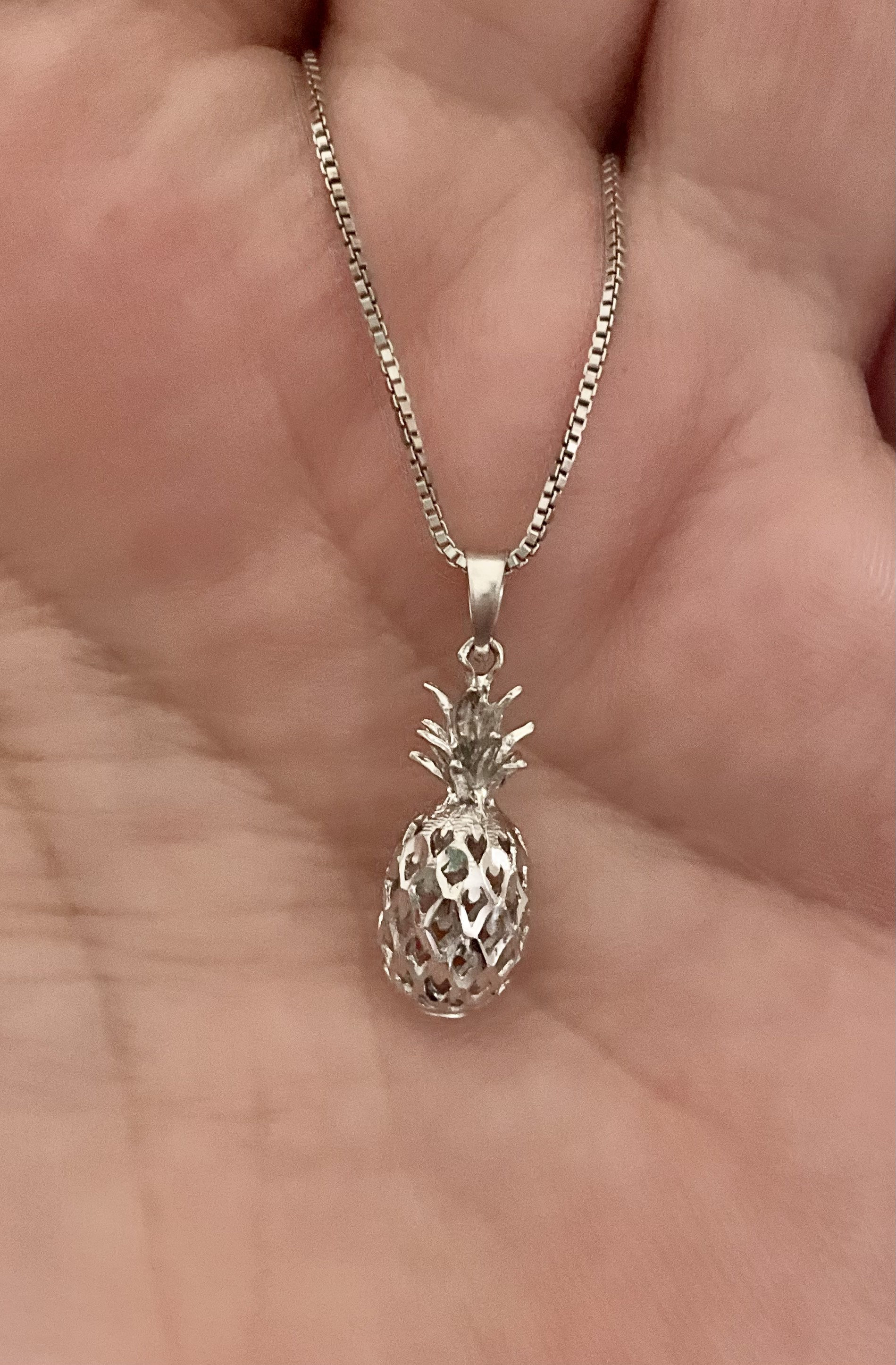 White gold on sale pineapple necklace
