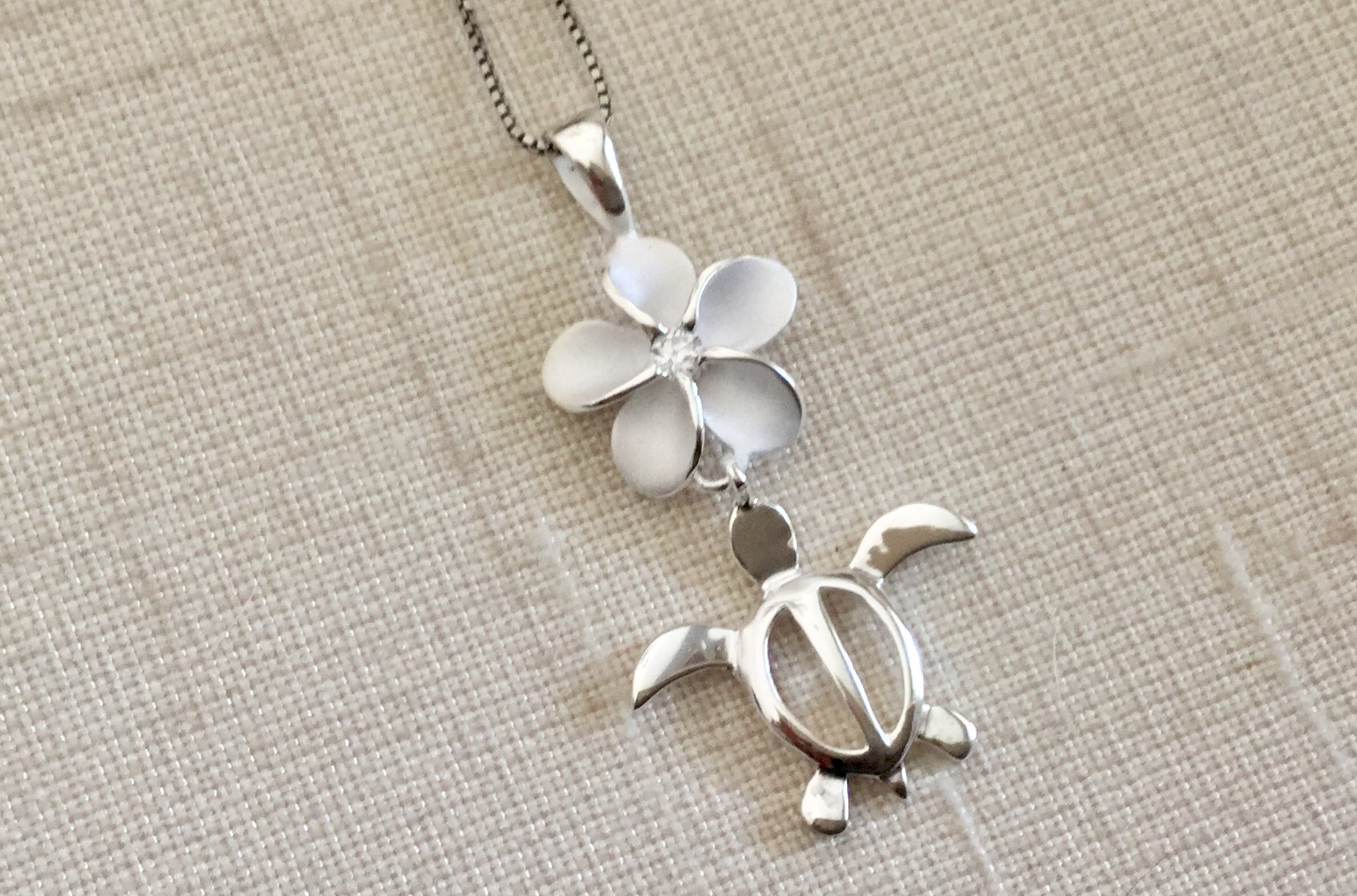 アクセサリー HAWAIIAN SILVER NECKLACE Sterling Silver Medium Pineapple Pendant Necklace, 16+2