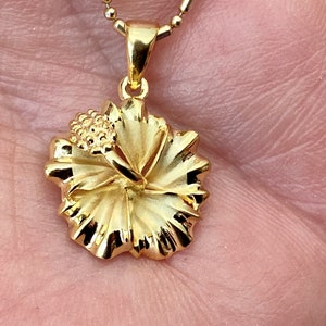 Gold hibiscus necklace Clearance