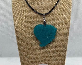 Collier en résine Coeur turquoise