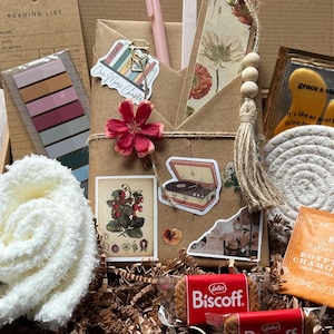 Blind Date with a Book Box Gift, Personalized Book Lover Gift Bundle Bookworm, Mystery Bookish Gifts for Reader Spicy Romance Horror Fantasy