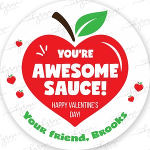 Może przedstawiać: Czerwone jabłko w kształcie serca z tekstem "You're Awesome Sauce! Happy Valentine's Day!" i "Your friend, Brooks" w zielonym tekście wok&oacute;ł jabłka.