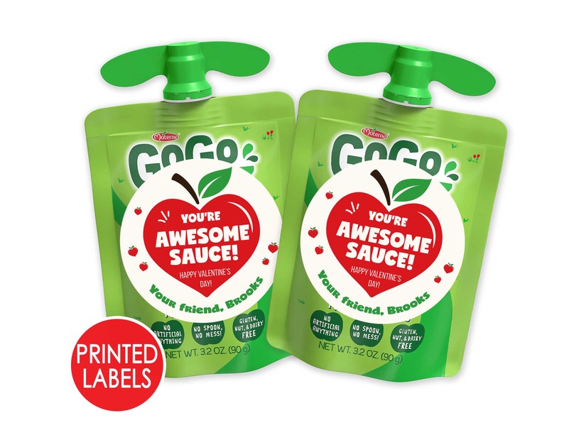 Może przedstawiać: Dwa zielone opakowania sosu jabłkowego GoGo's z naklejką w kształcie czerwonego jabłka, na kt&oacute;rej widnieje napis "You're Awesome Sauce! Happy Valentine's Day! Your friend, Brooks".