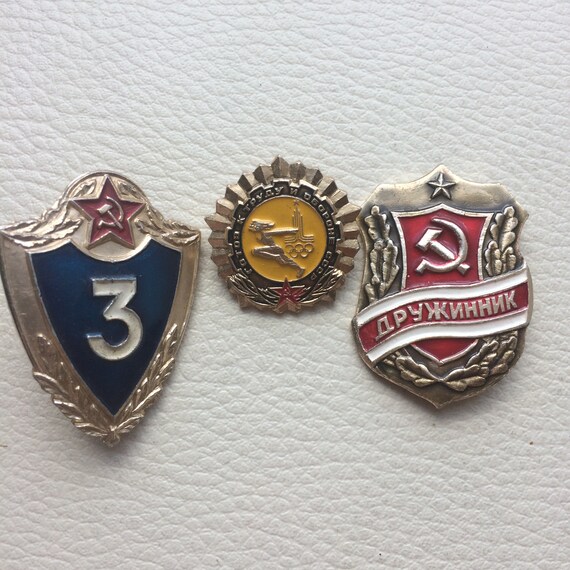 3 BADGES SOLDIERS Vintage Set of 3 Badges Russian Soldiers Vintage Brooches Ussr 1980s