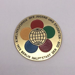 student festival, Berlin, DDR, No war, world peace, may there always be peace, Vintage collectible badge, Made in DDR, 1980