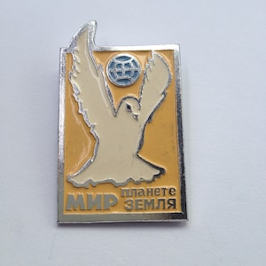 No war, world peace, Vintage collectible badge, Made in USSR, 1980