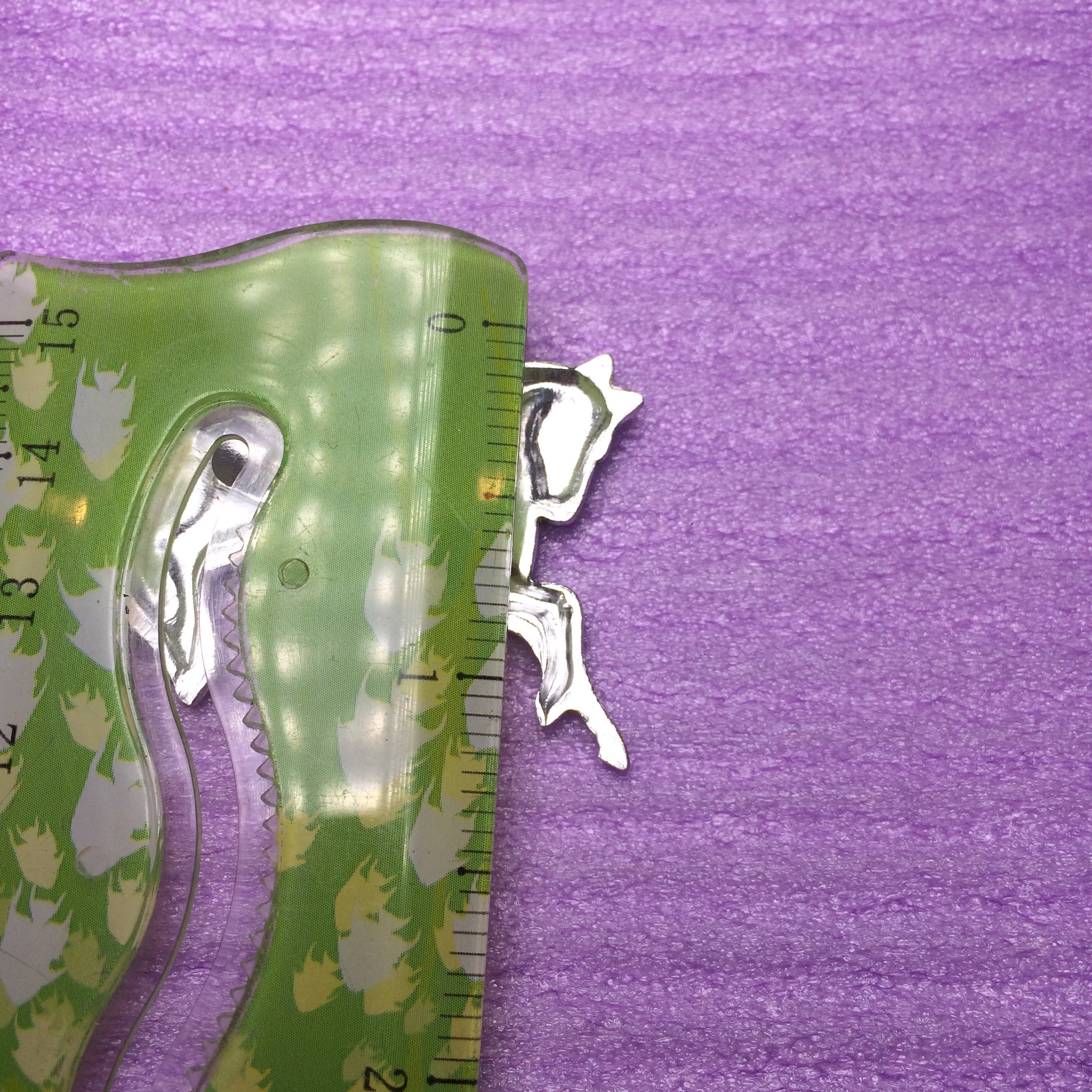 Vieille Broche De L'Exposition De Moscou - Vrai Pin's Soviétique En Aluminium De L'époque URSS