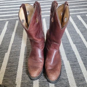Cowboy boots with pull holes discount