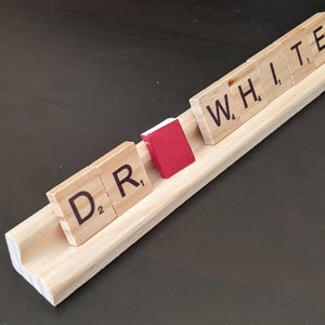 Personalizowane tabliczki z nazwami płytek Scrabble | Prezent dla lekarza, prezent dla nauczyciela | Spersonalizowany prezent dla lekarza, profesora