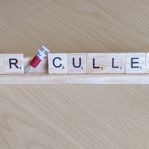 Gepersonaliseerde hematoloog bloeddokter naambordjes scrabbletegel | Doktercadeau | Aangepast cadeau voor flebotomist, flebotomie, hematologie