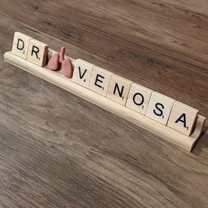 Personalisierte Lung Doktor Scrabble Fliesen Namensschilder | Pulmologie Doktor Geschenk | Individuelles Geschenk für Doktor, Pulmologen