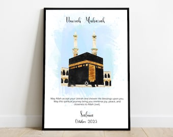 Op de afbeelding: Een aquarel-illustratie van de Kaaba in Mekka, Saoedi-Arabië. De afbeelding is geplaatst tegen een blauwe en witte aquarel achtergrond. De tekst "Umrah Mubarak" staat bovenaan de afbeelding. De tekst "Moge Allah uw Umrah accepteren en zijn zegeningen over u uitstorten. Moge deze spirituele reis u immense vreugde, vrede en nabijheid tot Allah (swt) brengen." staat onder de afbeelding. De tekst "Salma" en "Oktober 2023" staat onderaan de afbeelding.