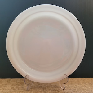 Pyrex 9&quot; Pie Plate Milk White with Gold Stripe #210