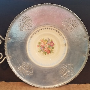 Keystone Silver Embossed Aluminum Tray with China Plate - 13 1/2&quot;