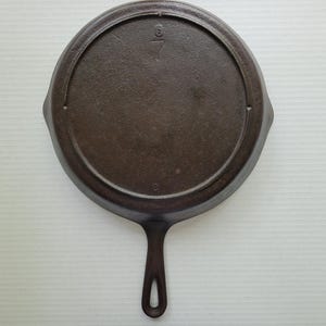 Unmarked Lodge #7 Three-Notch Cast Iron Skillet with Heat Ring