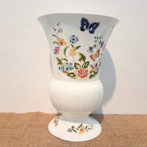 Aynsley &quot;Cottage Garden&quot; 7 3/4&quot; Vase