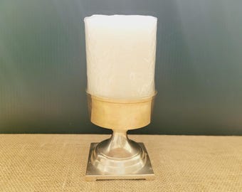 Candelabro de latón para vela cilíndrica