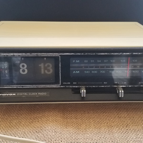 Magnavox Digital Flip Clock Radio Model 1R1778 - For Repair or Parts