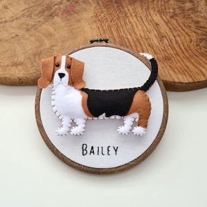 Custom Basset Hound hoop decoration | Personalised felt dog ornament | Custom gift for dog owner/lover | Dog portrait | Embroidery replica