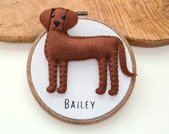 Custom Chesapeake Bay Retriever hoop decoration | Personalised felt dog ornament | Custom gift for dog owner/lover | Dog portrait | Replica
