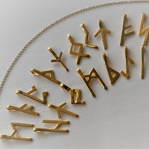 Colgante de runas vikingas para collar encantos dorados del élder nórdico Futhark