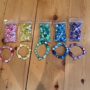 Confettis de perles colorées + bracelet
