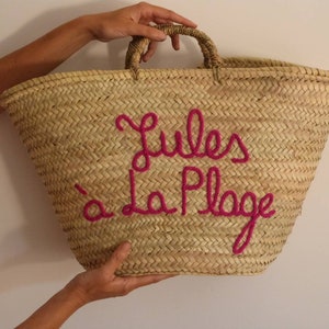 Straw bags with short straw handles
Customize your bag with words or phrases