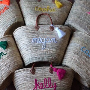 Straw bags with short leather handles
Customize your bag with words or phrases