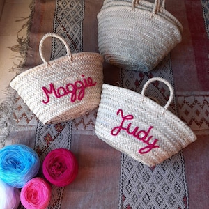Piccola borsa di paglia con monogramma, borse per madre e figlia, borsa da spiaggia personalizzata, borse da damigella d'onore, addio al nubilato, borsa di paglia per bambini piccola borsa