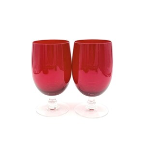Juego de 2 copas de cristal rojo rubí vintage con tallo transparente. Copas de vino de 18 cm de alto y 9 cm de diámetro.