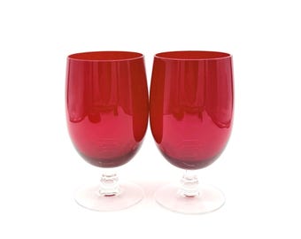 Juego de 2 copas de cristal rojo rubí vintage con tallo transparente. Copas de vino de 18 cm de alto y 9 cm de diámetro.