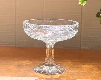Compota de cristal transparente grabado de estilo vintage - 12,7 cm de alto x 15,2 cm de ancho - Elegante cuenco con pedestal