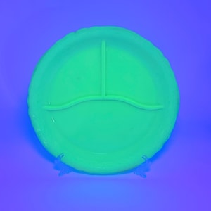 Vintage McKee Jadeite Laurel 3 Section Divided 9" Grill Plate UV Reactive