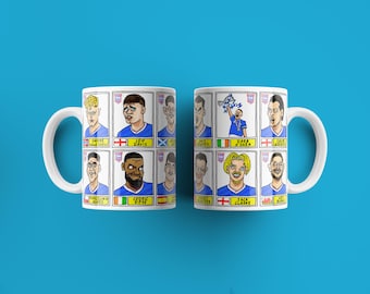 Ipswich Town Vol 4 - Set di tazze "Town Going Up No Score Draws" - Set di DUE tazze in ceramica da 11 oz DIVERSE con scarabocchi promozionali ITFC 25/26 un po' storti.