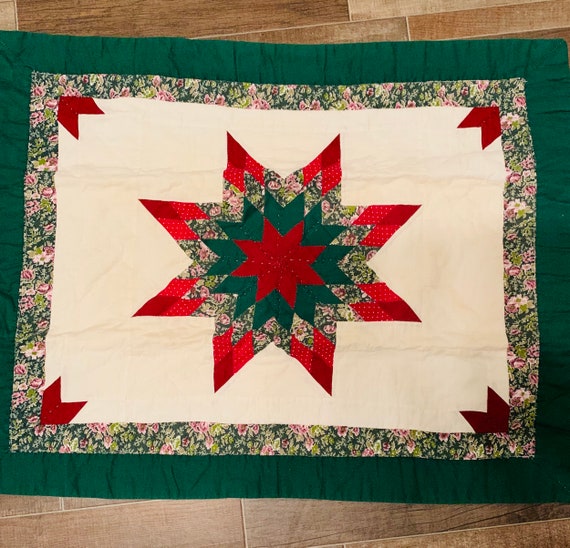 Christmas Star Wall Quilt 22 1/2 x 28"