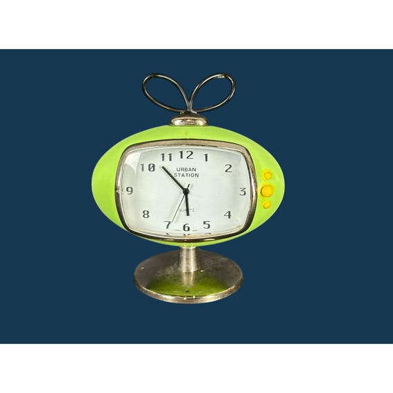 Vintage Urban Station Yellow Green Mod TV Desk Analog Clock