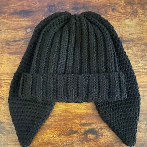 Bonnet au crochet avec oreilles de lapin de couleur unie ; bonnet noir