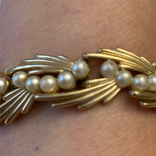 Trifari Vintage Gold Tone bracelet with Faux Pearls