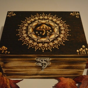 Large mushroom mandala wooden keepsake gift box, woodland hippie boho gift, pyrography artwork, geometric trippy stash box, Christmas gift