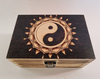 Yin Yang hand burnt wooden keepsake box, pyrography art, hippie boho gift box, sacred geometry art, meditation gift, pine wood box, unusual