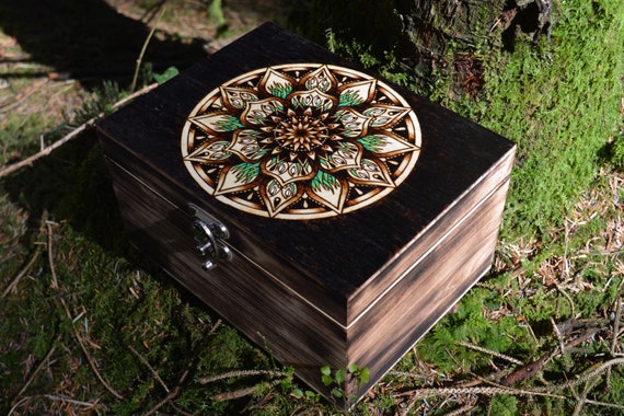 Large snowdrop mandala pyrography wooden keepsake box, cottagecore, hippie home decor gift, unusual artwork gift, hand burnt art, stash box,