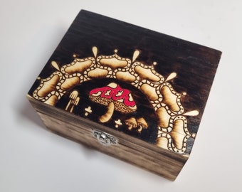 Small red mushroom wooden keepsake jewellery box, hand burnt wooden box, cottagecore gift, pyrography art, hippie boho home decor, fungi box